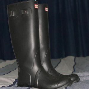 Hunter rain boots (size 9 us Women’s)